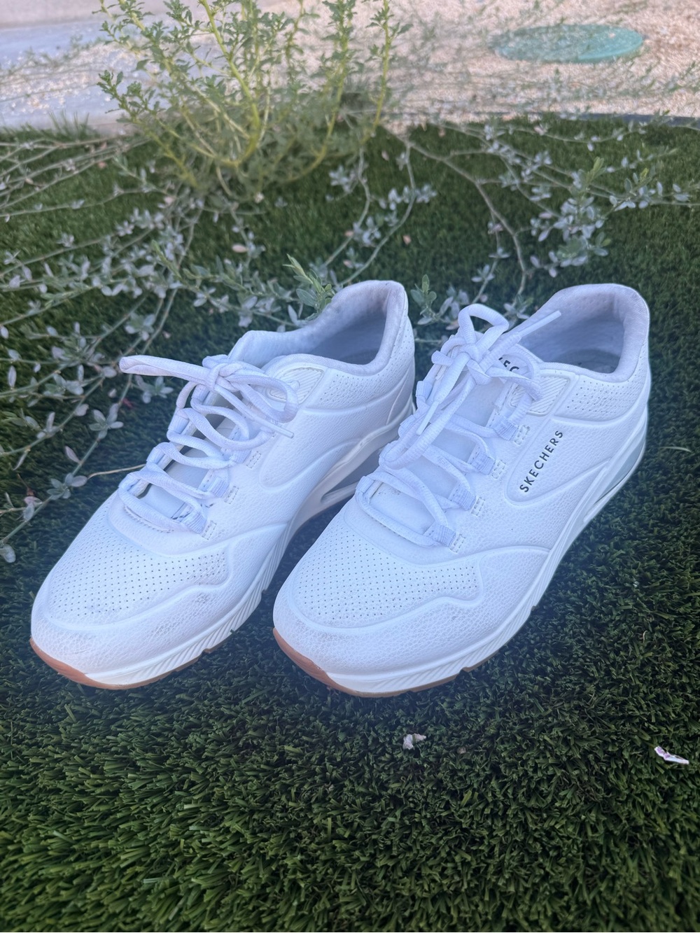 Skechers White Athletic Lace-Up Sneakers with Tan Accents - 8.5